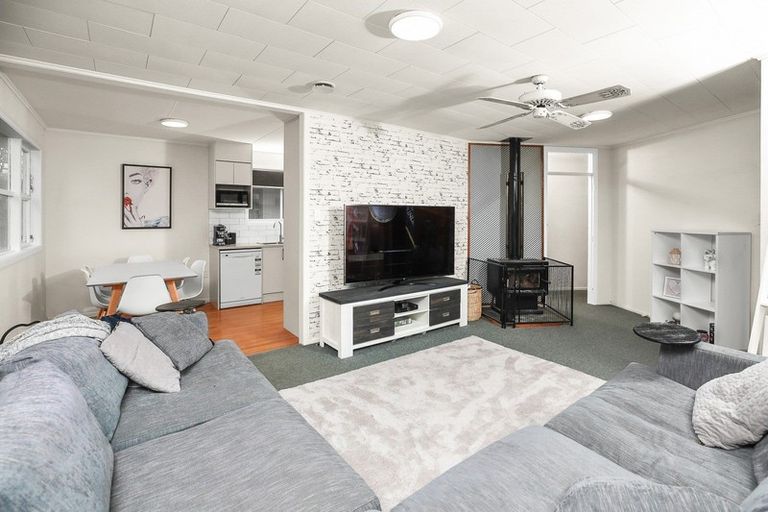 Photo of property in 99 Collins Road, Melville, Hamilton, 3206