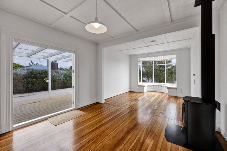 Photo of property in 65 Pioneer Road, Moturoa, New Plymouth, 4310