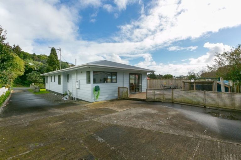 Photo of property in 55 Seaview Road, Marfell, New Plymouth, 4310