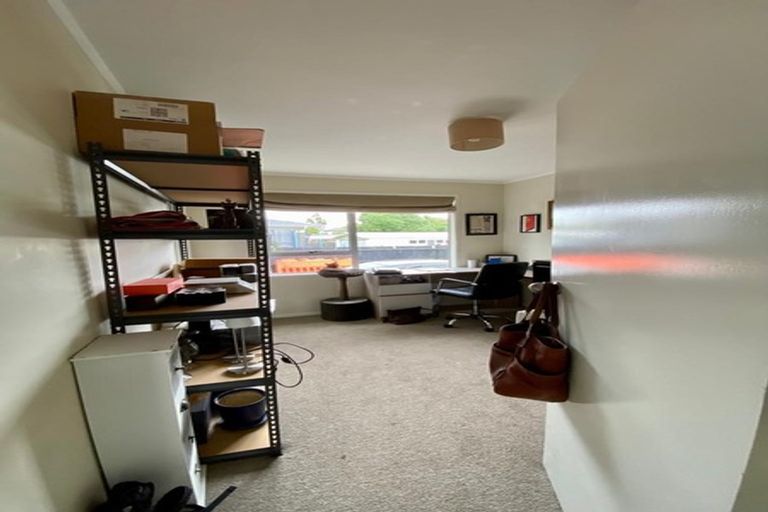 Photo of property in 20 Lipton Grove, Opaheke, Papakura, 2113