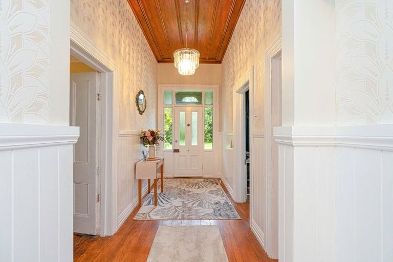 Photo of property in 70 Tokomaru Road East, Tokomaru, Palmerston North, 4474