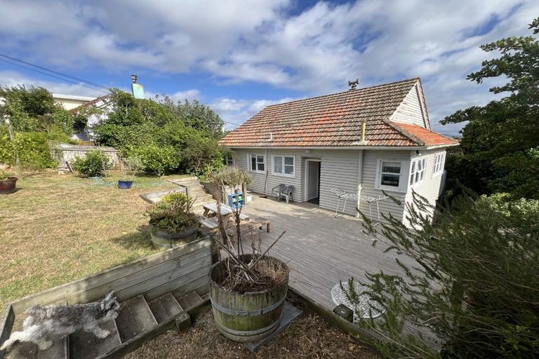 Photo of property in 102 Tannadyce Street, Strathmore Park, Wellington, 6022