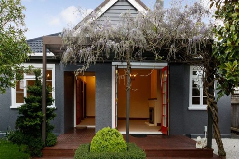 Photo of property in 21 Phoenix Avenue, Hokowhitu, Palmerston North, 4410