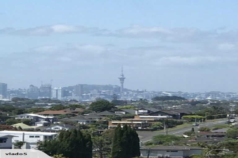 Photo of property in 1/80 Seaview Road, Castor Bay, Auckland, 0620