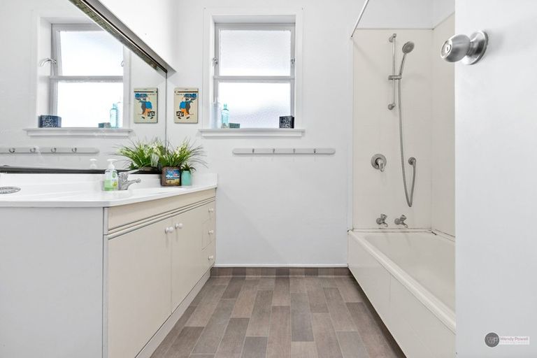 Photo of property in 76 Holborn Drive, Stokes Valley, Lower Hutt, 5019