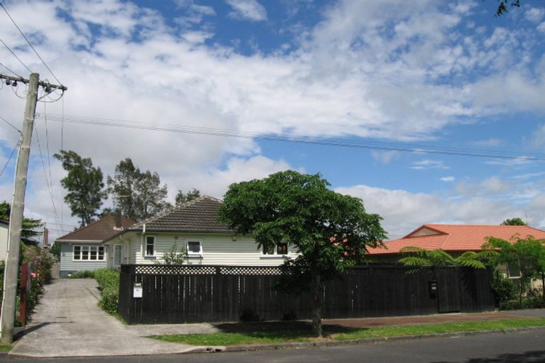 Photo of property in 40a Riro Street, Point Chevalier, Auckland, 1022