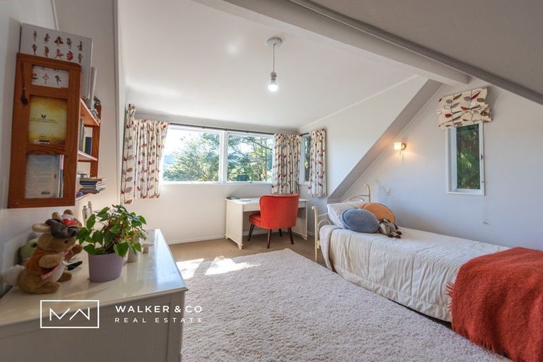 Photo of property in 10 Tiniroa Grove, Silverstream, Upper Hutt, 5019