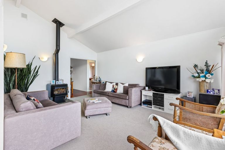 Photo of property in 278 Whangaparaoa Road, Red Beach, 0932