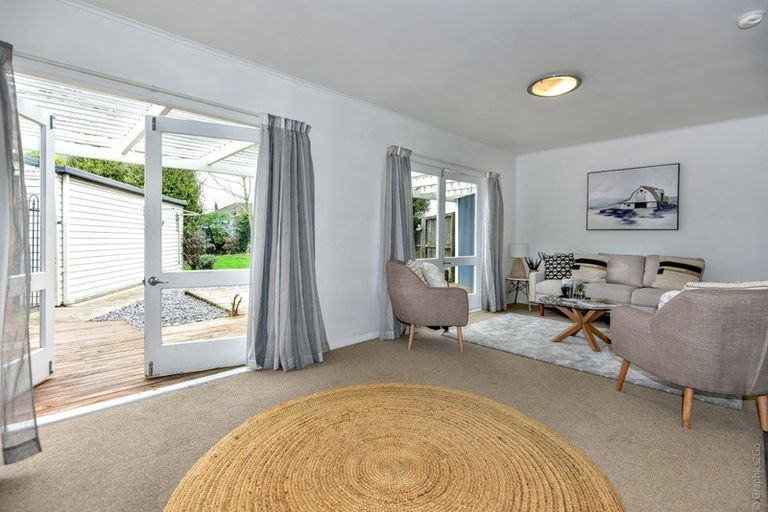 Photo of property in 33 Flay Crescent, Burnside, Christchurch, 8053