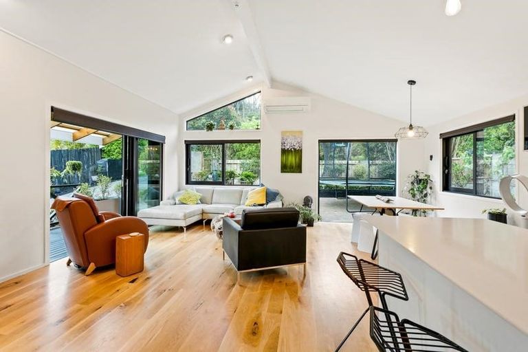 Photo of property in 136 Woodlands Park Road, Titirangi, Auckland, 0604
