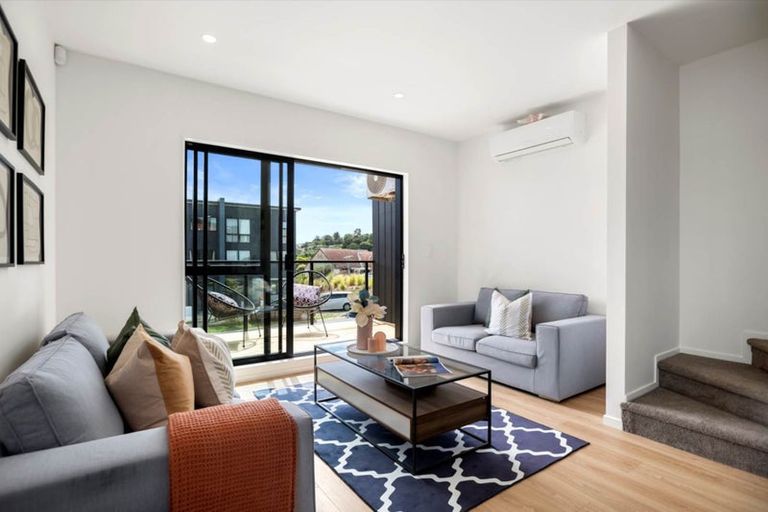 Photo of property in 19 Papatahi Lane, Flat Bush, Auckland, 2019