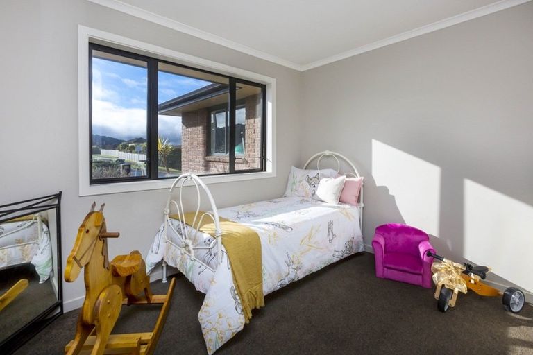 Photo of property in 15 Kirton Drive, Riverstone Terraces, Upper Hutt, 5018