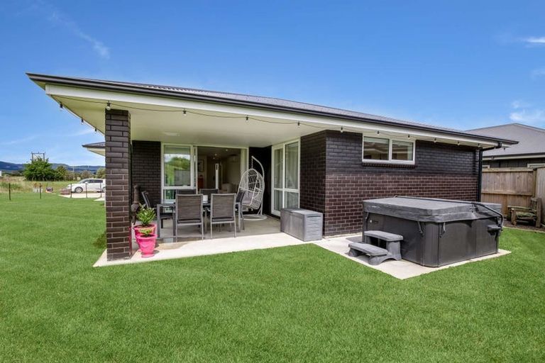 Photo of property in 7 Magnolia Lane, Kelvin Grove, Palmerston North, 4414