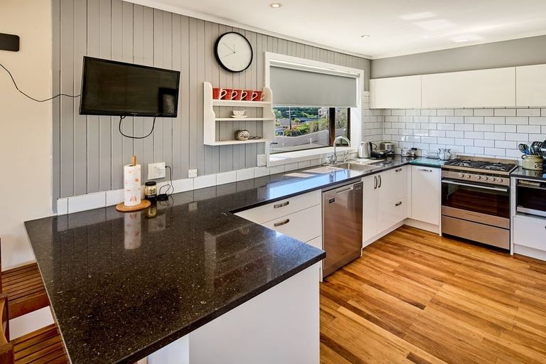 Photo of property in 20 Lyndfield Lane, Newlands, Wellington, 6037