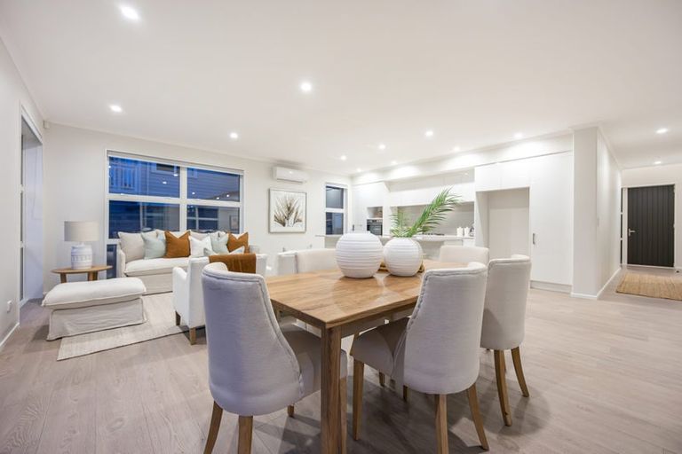 Photo of property in 21 Headland Drive, Long Bay, Auckland, 0630