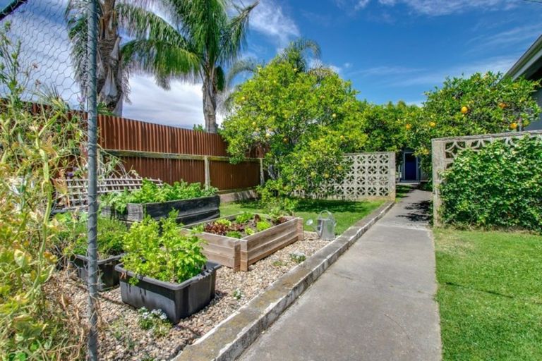 Photo of property in 7 Cambridge Terrace, Taradale, Napier, 4112