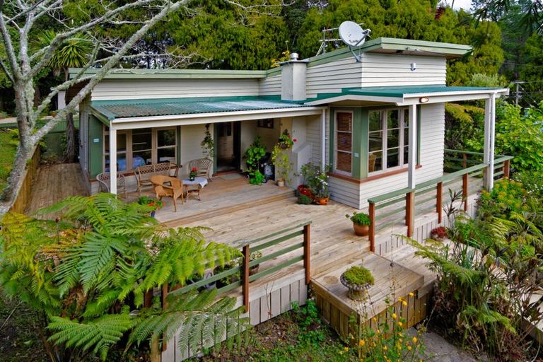 Photo of property in 802 West Coast Road, Oratia, Auckland, 0604