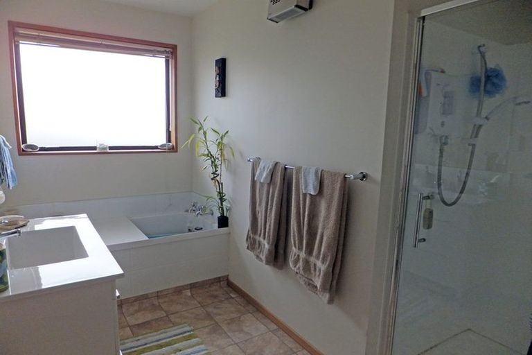 Photo of property in 3 Regency Crescent, Redwood, Christchurch, 8051