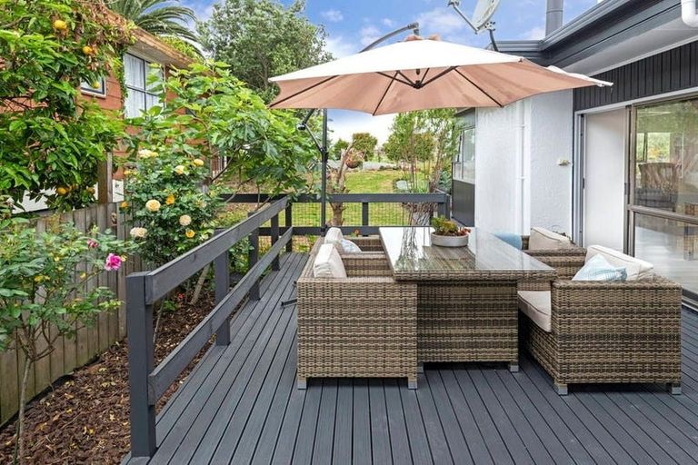 Photo of property in 149 Bradbury Road, Botany Downs, Auckland, 2010