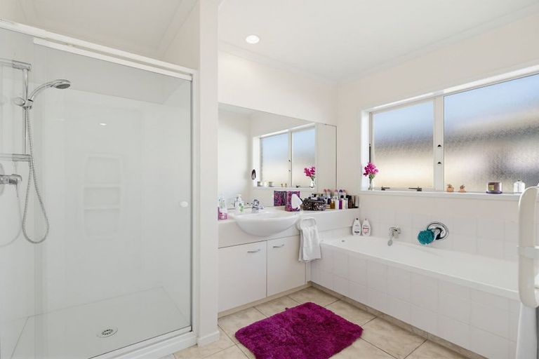 Photo of property in 79 Riverton Drive, Randwick Park, Auckland, 2105