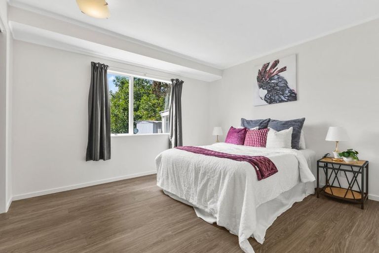 Photo of property in 2/39 Bayview Road, Bayview, Auckland, 0629