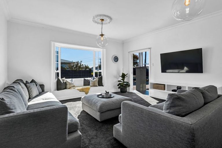 Photo of property in 11 Fantham Street, Hawera, 4610