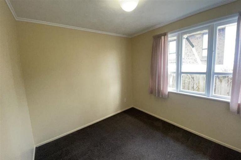 Photo of property in 39 Vera Road, Te Atatu South, Auckland, 0610