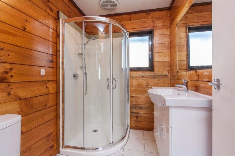 Photo of property in 1/40 Gatman Street, Birkdale, Auckland, 0626