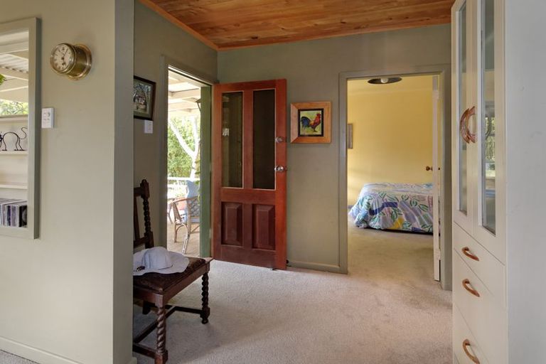 Photo of property in 802 West Coast Road, Oratia, Auckland, 0604