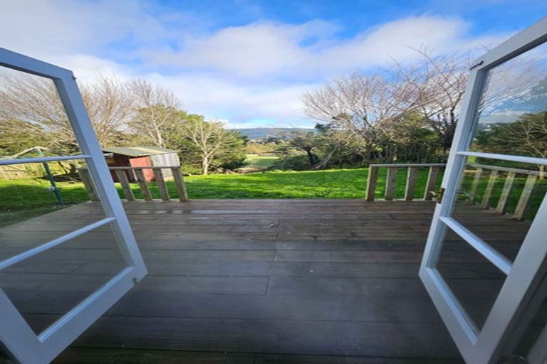 Photo of property in 21 Gloucester Street, Cannons Creek, Porirua, 5024