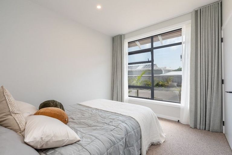 Photo of property in 33 Rauparaha Street, Waikanae Beach, Waikanae, 5036