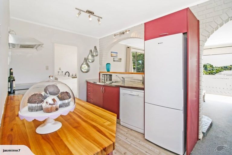 Photo of property in 28 Moulton Street, Moturoa, New Plymouth, 4310