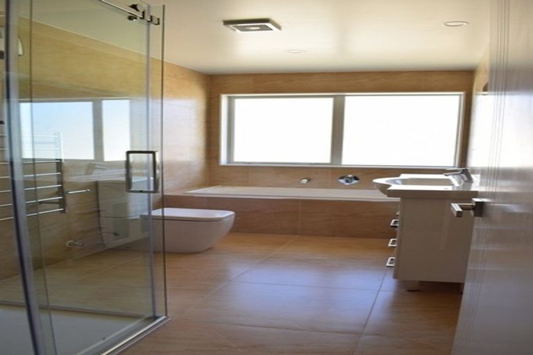 Photo of property in 517 East Coast Road, Murrays Bay, Auckland, 0630