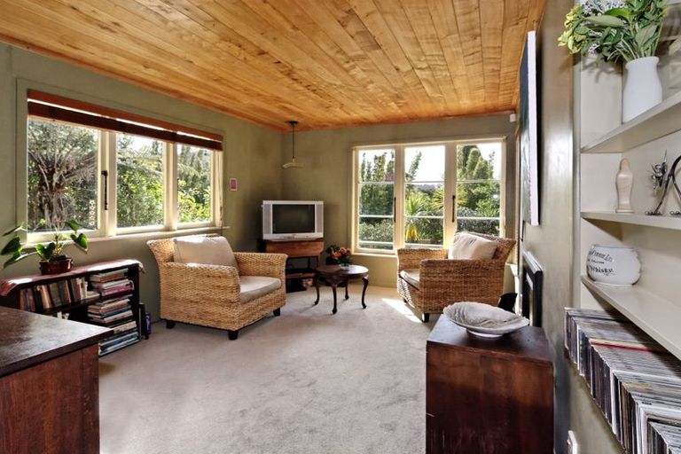 Photo of property in 802 West Coast Road, Oratia, Auckland, 0604