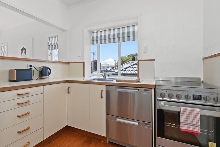 Photo of property in 4 Pitau Road, Mount Maunganui, 3116