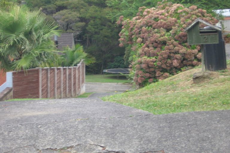 Photo of property in 23 Brunton Place, Glenfield, Auckland, 0629