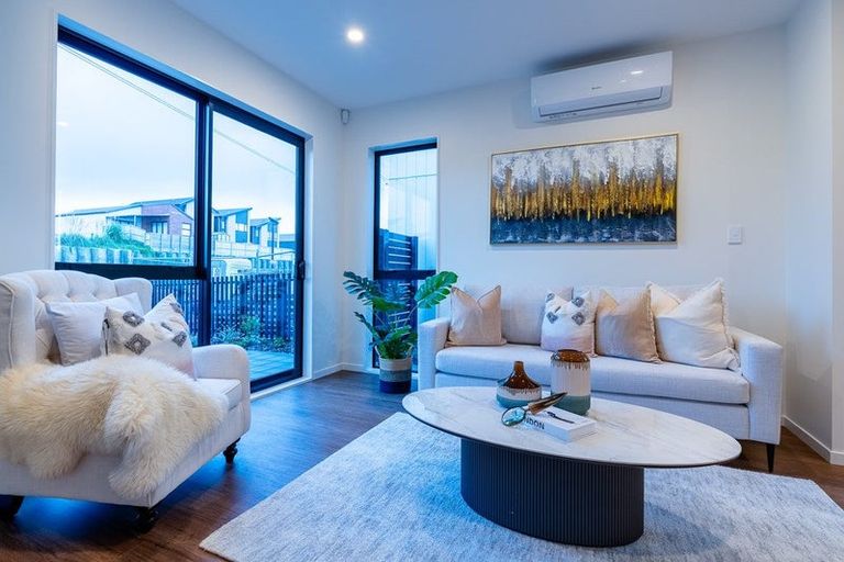 Photo of property in 8 Papai Lane, Massey, Auckland, 0614