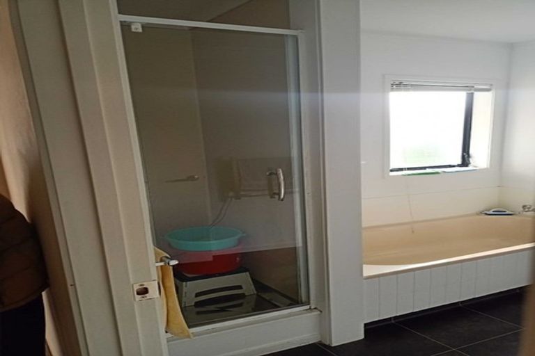 Photo of property in 1/34 Dale Crescent, Pakuranga, Auckland, 2010