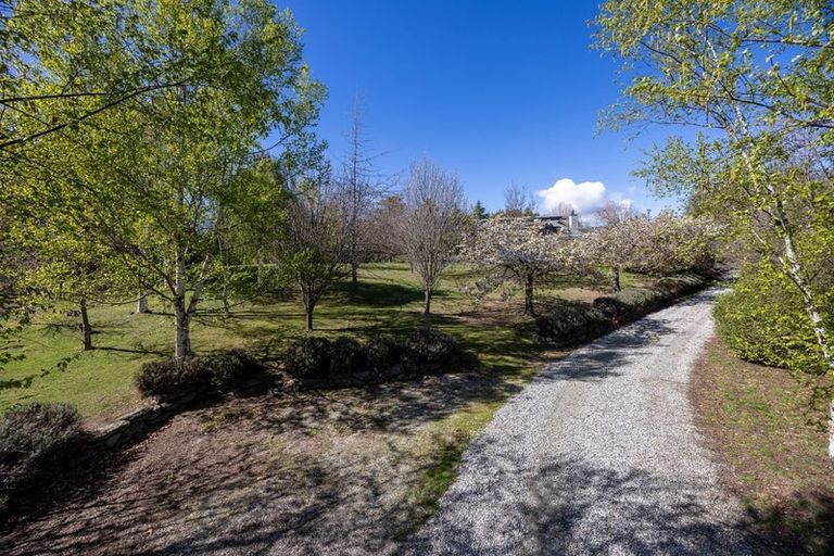 Photo of property in 5 Cottonwood Lane, Wanaka, 9305