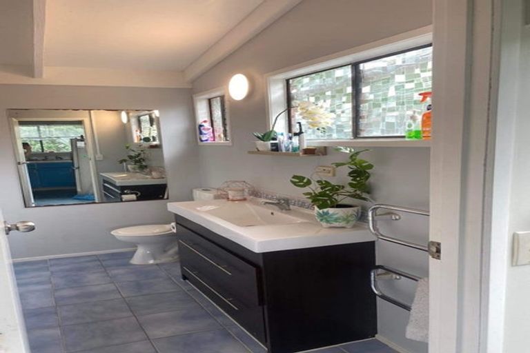 Photo of property in 48 Shakespear Road, Army Bay, Whangaparaoa, 0930