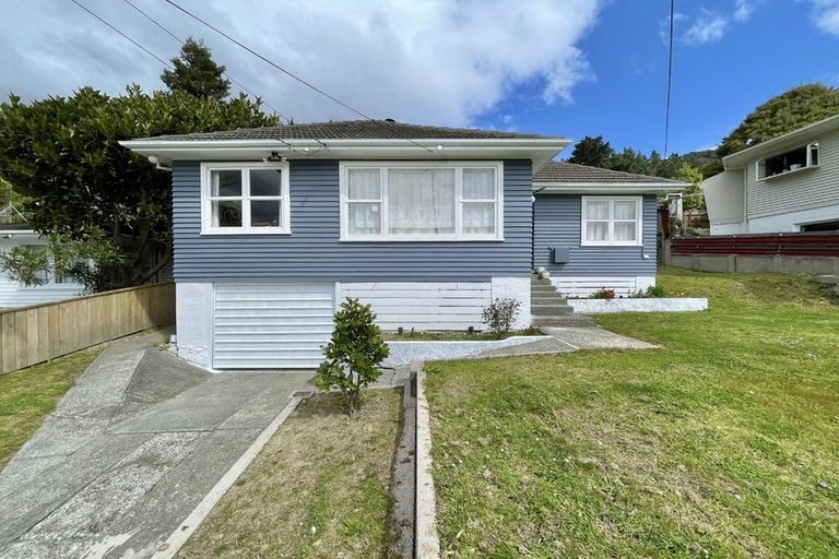 Photo of property in 6 Reid Road, Wainuiomata, Lower Hutt, 5014