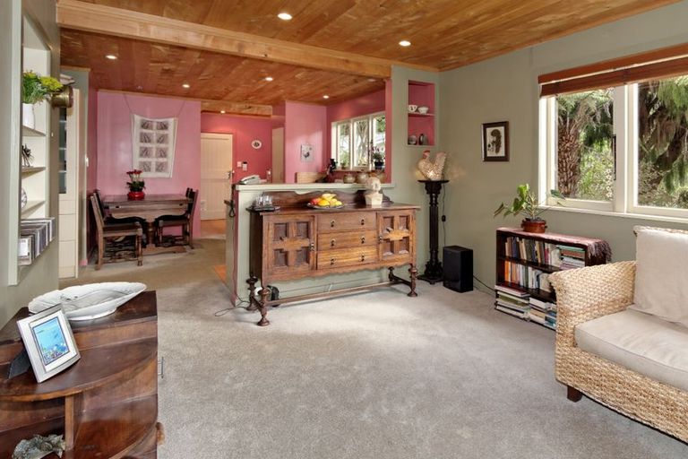 Photo of property in 802 West Coast Road, Oratia, Auckland, 0604