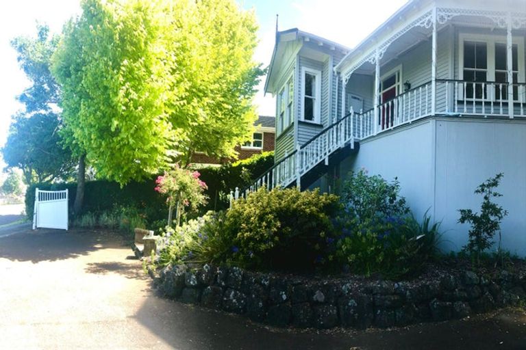 Photo of property in 19 Huapai Street, Onehunga, Auckland, 1061