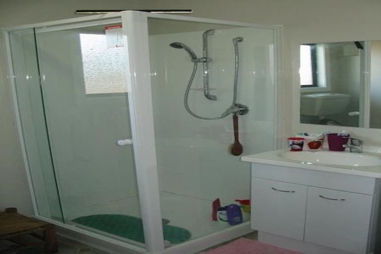 Photo of property in 2/72 Barton Street, Woolston, Christchurch, 8023