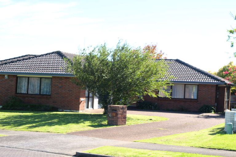 Photo of property in 11 Crescent Hills Court, Northpark, Auckland, 2013