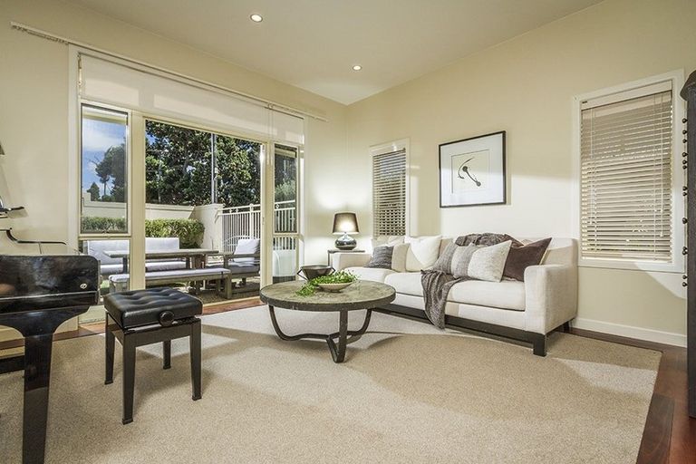 Photo of property in 25 Ocean View Road, Milford, Auckland, 0620