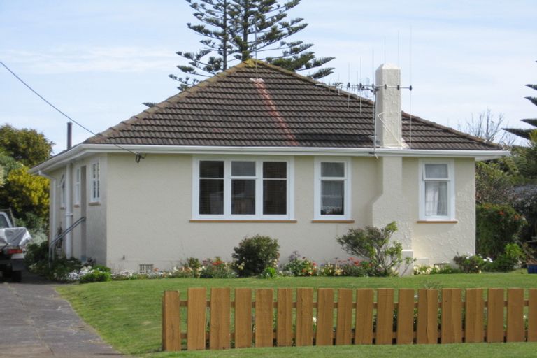Photo of property in 33 Polson Street, Castlecliff, Whanganui, 4501