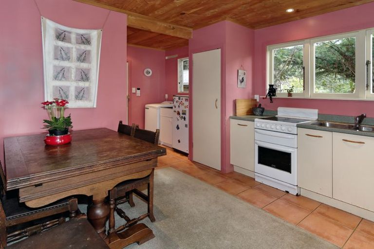 Photo of property in 802 West Coast Road, Oratia, Auckland, 0604