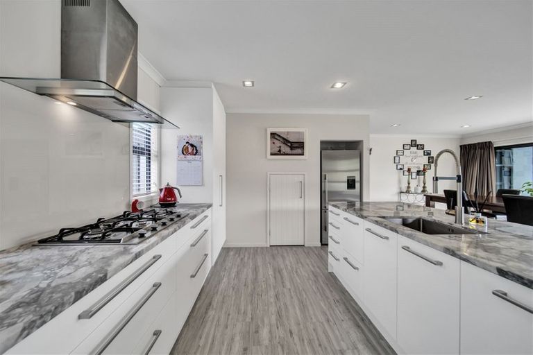 Photo of property in 13 Te Arakete Place, Hurworth, New Plymouth, 4310