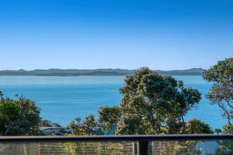 Photo of property in 1418 Whangaparaoa Road, Army Bay, Whangaparaoa, 0930